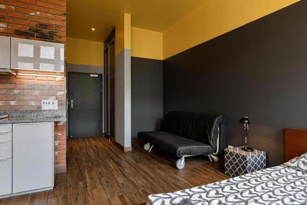 Close-golden - Cozy Studio - Great Location&k28 Wroclaw